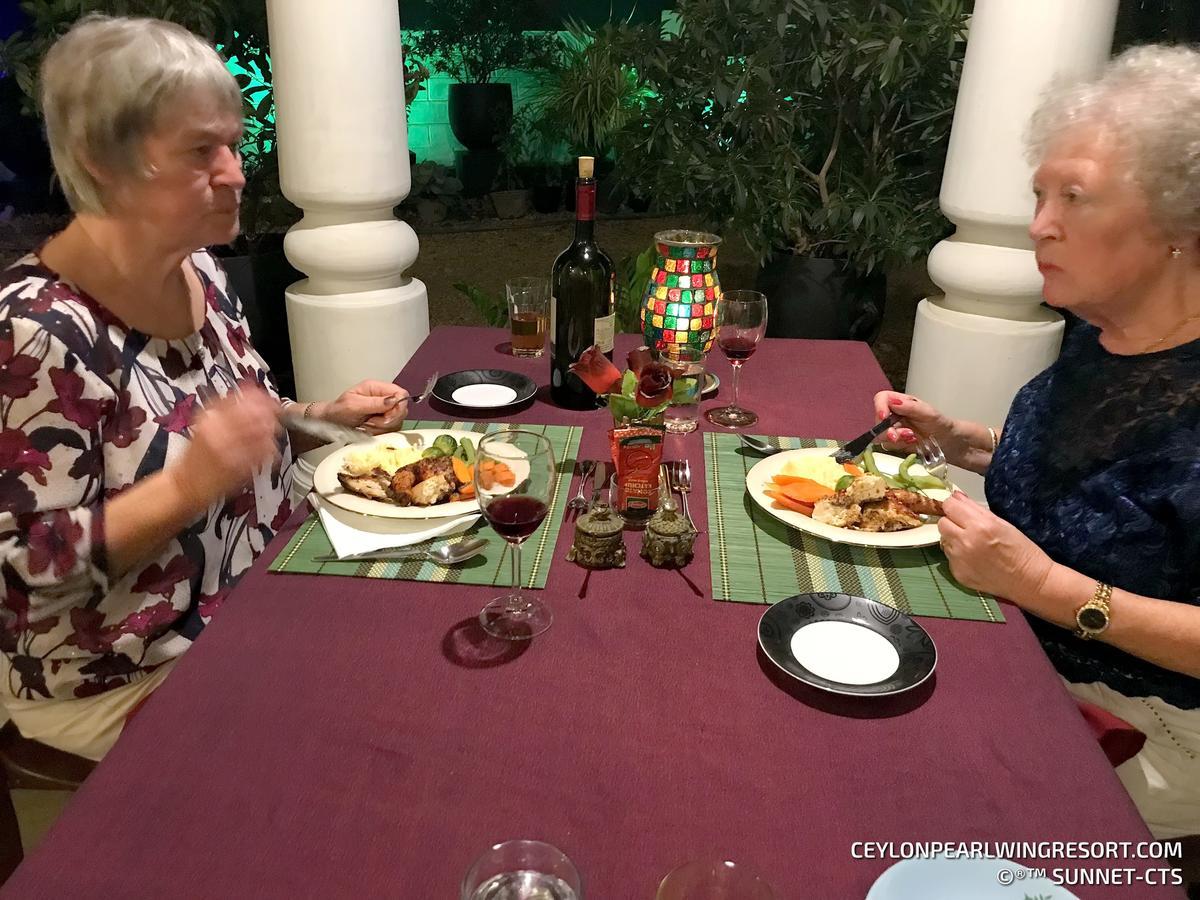 Ceylon Pearlwing Resort Негомбо Екстериор снимка
